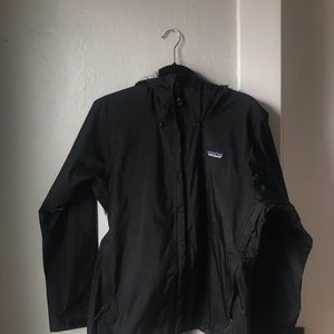 Patagonia Women’s Raincoat Size Medium Black